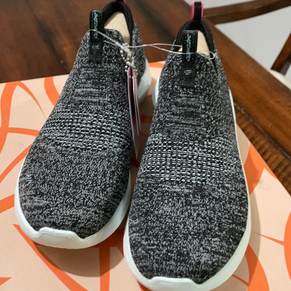 Sketcher air cooled memory foam shoes 6.5